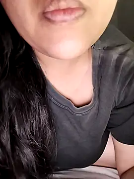 Snapshot of Annerae chatting on December 21, 3:19 pm Annerae online show from December 21, 3:19 pm