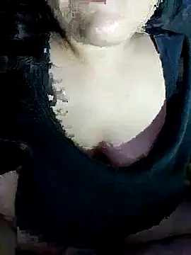 Snapshot of Annerae chatting on January 6, 3:16 pm Annerae online show from January 6, 3:16 pm