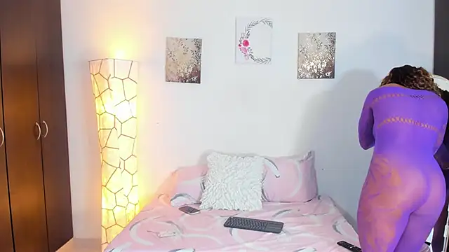 SarahCinnamon- online show from February 10, 7:07 pm