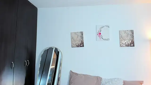 SarahCinnamon- online show from March 24, 7:19 pm