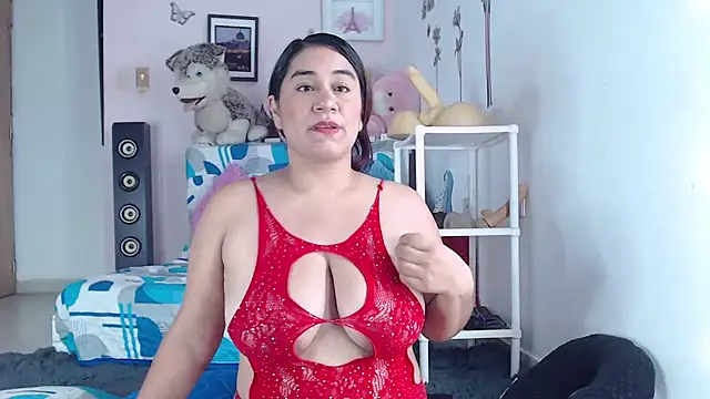 Snapshot of emiligrey_ chatting on March 4, 2:49 am emiligrey online show from March 4, 2:49 am