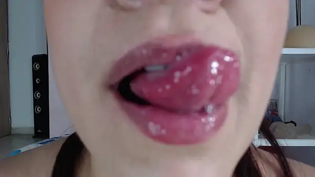 Snapshot of emiligrey_ chatting on March 23, 1:31 am emiligrey online show from March 23, 1:31 am