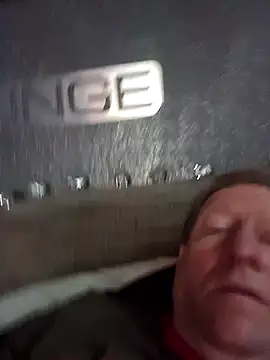 tomtom111111 online show from November 7, 2:50 pm