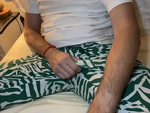 Snapshot of rafaeloLov chatting on September 9, 12:43 am rafaeloLov online show from September 9, 12:43 am