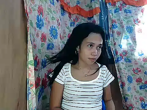 Snapshot of PinaySkinnyGirl chatting on February 15, 5:59 am PinaySkinnyGirl online show from February 15, 5:59 am