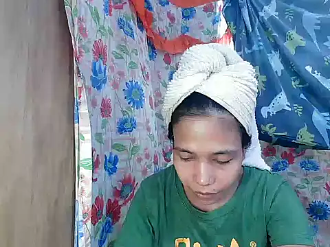 Snapshot of PinaySkinnyGirl chatting on February 23, 2:20 am PinaySkinnyGirl online show from February 23, 2:20 am