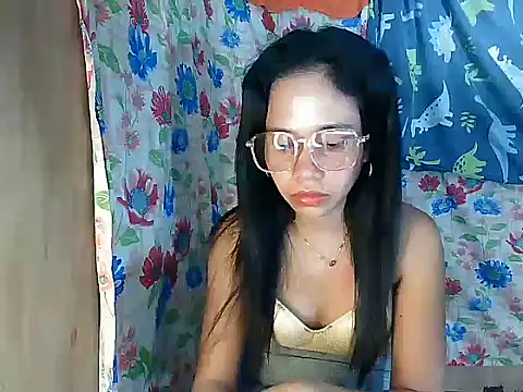 Snapshot of PinaySkinnyGirl chatting on February 24, 9:24 pm PinaySkinnyGirl online show from February 24, 9:24 pm