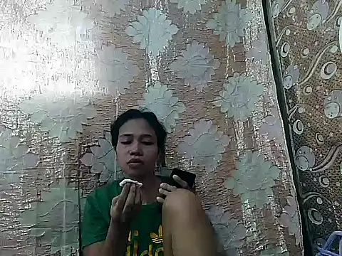 Snapshot of PinaySkinnyGirl chatting on April 1, 1:50 am PinaySkinnyGirl online show from April 1, 1:50 am