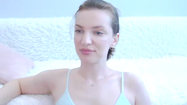 Snapshot of Beauty_Alex chatting on June 14, 2:20 am Beauty Alex online show from June 14, 2:20 am