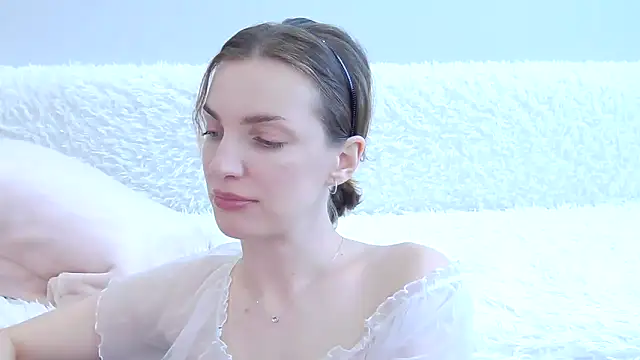 Snapshot of Beauty_Alex chatting on June 18, 3:18 am Beauty Alex online show from June 18, 3:18 am