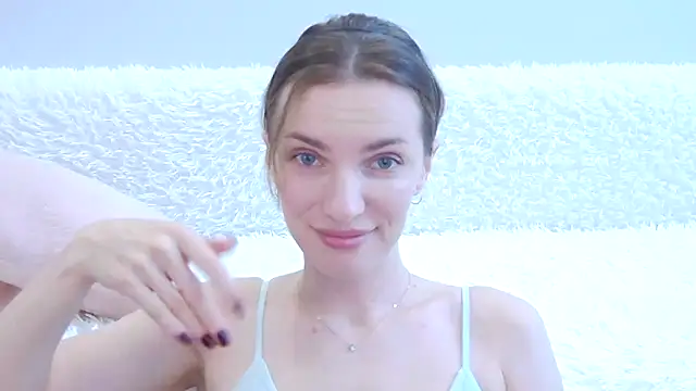 Snapshot of Beauty_Alex chatting on June 19, 3:11 am Beauty Alex online show from June 19, 3:11 am