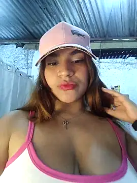 Snapshot of SexyFriends_ chatting on January 18, 1:31 am SexyFriends online show from January 18, 1:31 am