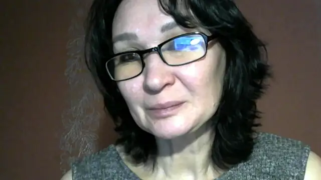 PrettyAndWild online show from November 25, 3:45 pm