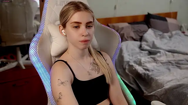 ho1yho1e online show from February 11, 6:57 pm