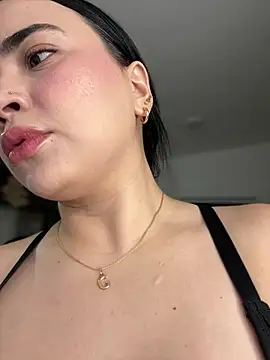 Snapshot of GeorginaJones chatting on January 29, 12:54 am GeorginaJones online show from January 29, 12:54 am