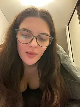 little belucci online show from February 8, 8:10 pm