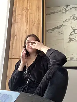 little belucci online show from February 10, 11:36 am