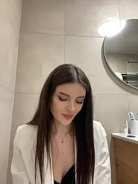 little belucci online show from February 14, 9:53 pm