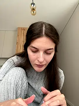 little belucci online show from October 3, 11:40 am