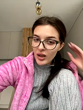 little belucci online show from October 4, 9:07 am