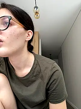 little belucci online show from November 6, 10:38 am