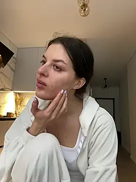 little belucci online show from January 15, 1:37 pm