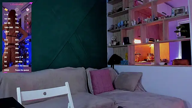 Snapshot of _alleyesonme_ chatting on December 14, 11:07 am  alleyesonme  online show from December 14, 11:07 am