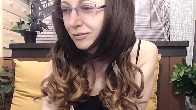 Snapshot of lilianleight chatting on April 13, 10:32 am lilianleight online show from April 13, 10:32 am