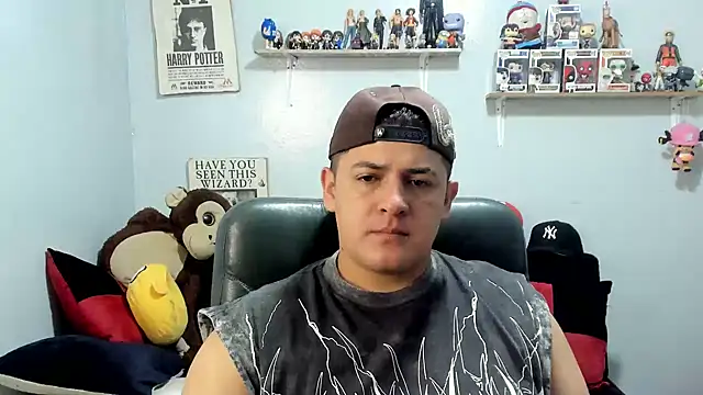 Snapshot of ney_22 chatting on May 2, 9:42 pm ney 22 online show from May 2, 9:42 pm