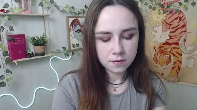 VeryVeryVeryShy  online show from April 11, 5:34 am