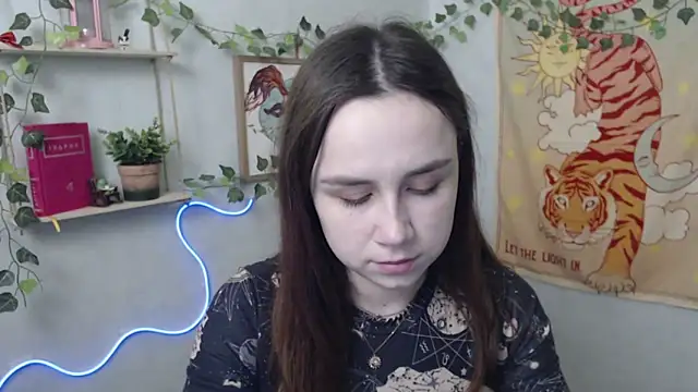 VeryVeryVeryShy  online show from April 16, 5:41 am