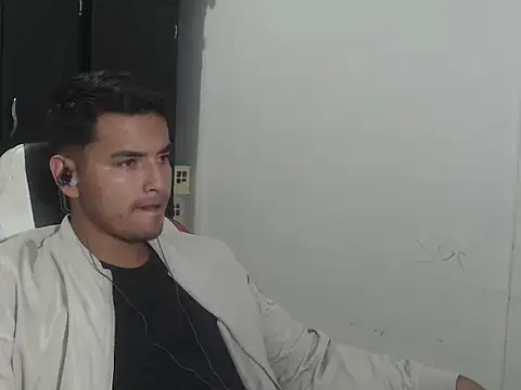 Snapshot of kylian_07 chatting on February 13, 1:45 am kylian 07 online show from February 13, 1:45 am