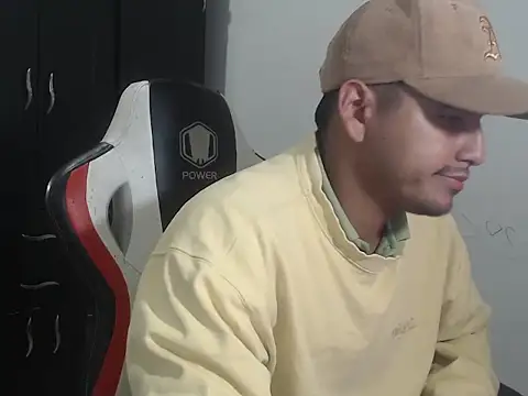 Snapshot of kylian_07 chatting on February 17, 2:30 am kylian 07 online show from February 17, 2:30 am