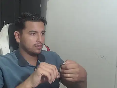 Snapshot of kylian_07 chatting on February 21, 1:39 am kylian 07 online show from February 21, 1:39 am