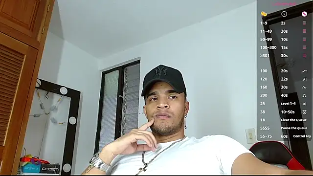 Snapshot of Bigcock_21cm_ chatting on February 21, 10:26 pm Bigcock 21cm  online show from February 21, 10:26 pm