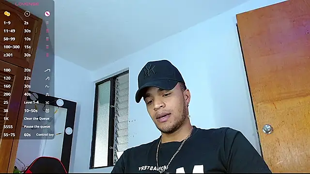 Snapshot of Bigcock_21cm_ chatting on February 25, 1:50 pm Bigcock 21cm  online show from February 25, 1:50 pm