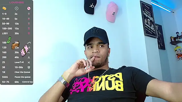 Snapshot of Bigcock_21cm_ chatting on March 4, 1:17 pm Bigcock 21cm  online show from March 4, 1:17 pm