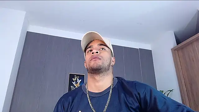 Snapshot of Bigcock_21cm_ chatting on March 14, 8:17 pm Bigcock 21cm  online show from March 14, 8:17 pm