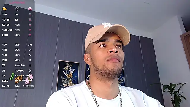 Snapshot of Bigcock_21cm_ chatting on March 20, 8:08 pm Bigcock 21cm  online show from March 20, 8:08 pm