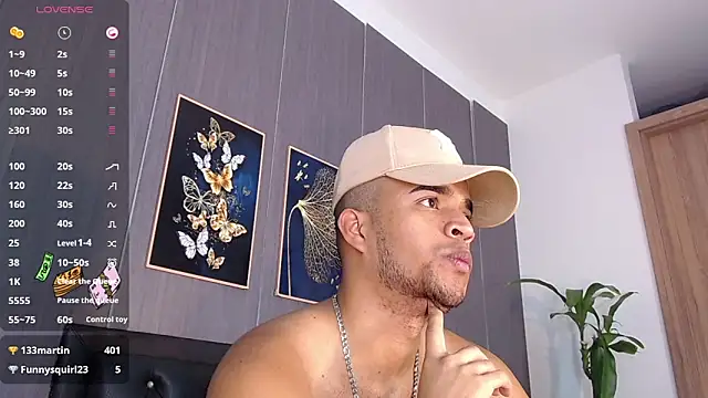 Snapshot of Bigcock_21cm_ chatting on March 20, 11:12 pm Bigcock 21cm  online show from March 20, 11:12 pm