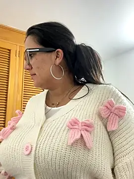 SWEETLILY18 online show from November 29, 9:18 pm