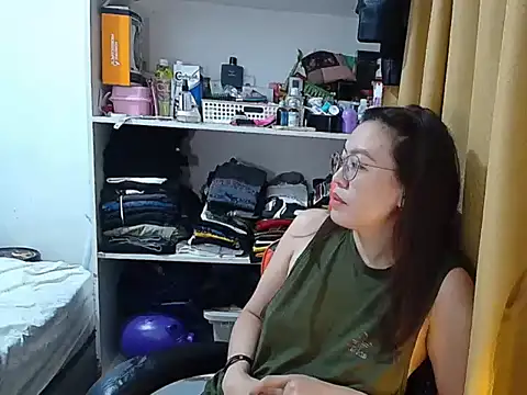 crizzybel online show from February 8, 8:56 pm