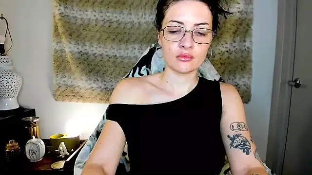 MelroseStrip online show from September 21, 7:48 pm