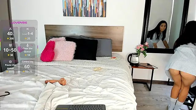 Snapshot of Ginebraa_Saenz chatting on March 11, 1:56 pm Ginebraa Saenz online show from March 11, 1:56 pm