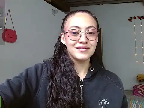 Snapshot of Olivia_Bright chatting on February 20, 2:17 pm Olivia Bright online show from February 20, 2:17 pm