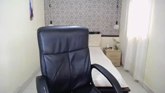 EvaFoxter online show from November 6, 3:35 pm