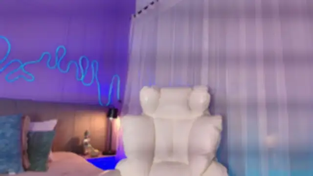 Snapshot of Sofly_s chatting on May 6, 11:48 am Sofly s online show from May 6, 11:48 am