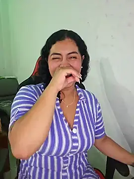 Snapshot of Mary_pinkish chatting on January 31, 11:56 pm Mary pinkish online show from January 31, 11:56 pm