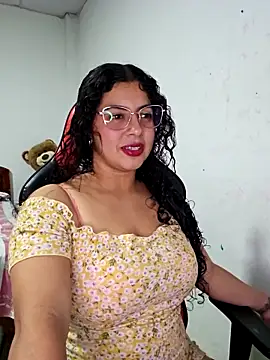 Snapshot of Mary_pinkish chatting on November 18, 12:49 am Mary pinkish online show from November 18, 12:49 am