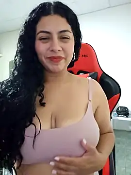 Snapshot of Mary_pinkish chatting on February 13, 2:51 am Mary pinkish online show from February 13, 2:51 am